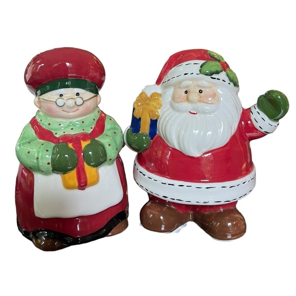 Delton Products Santa & Mrs Claus Adorable Hand Painted Salt & Pepper Shakers - Picture 1 of 15
